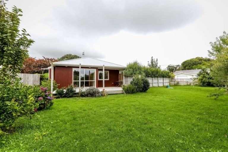 Photo of property in 19 Cumming Street, Okato, 4335