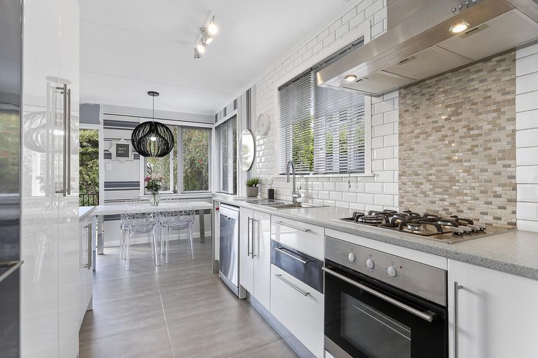 Photo of property in 55 Cliff View Drive, Green Bay, Auckland, 0604