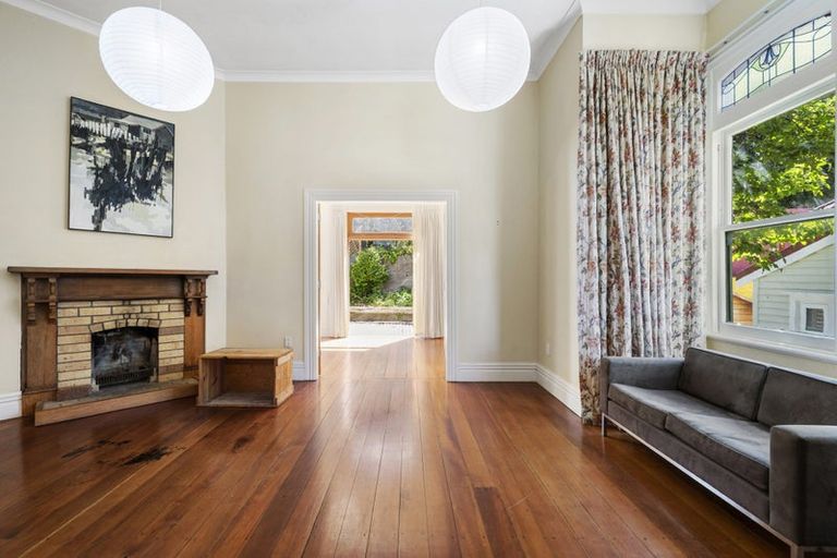 Photo of property in 176 Derwent Street, Island Bay, Wellington, 6023