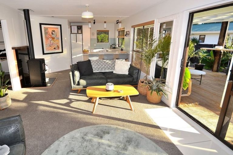 Photo of property in 2 Island View Terrace, Waikanae Beach, Waikanae, 5036