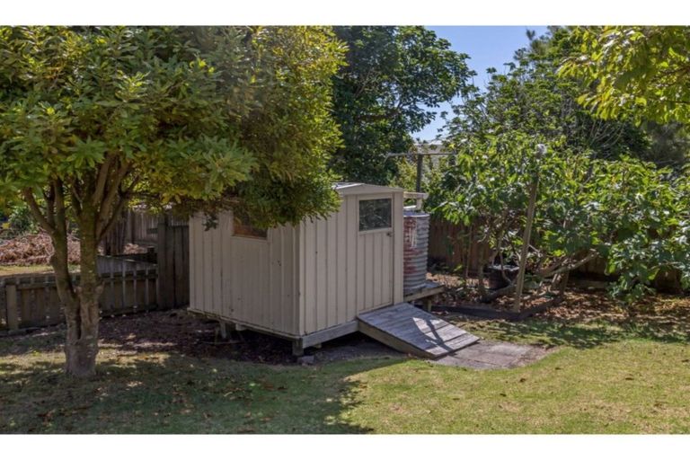 Photo of property in 1394 Whangaparaoa Road, Army Bay, Whangaparaoa, 0930