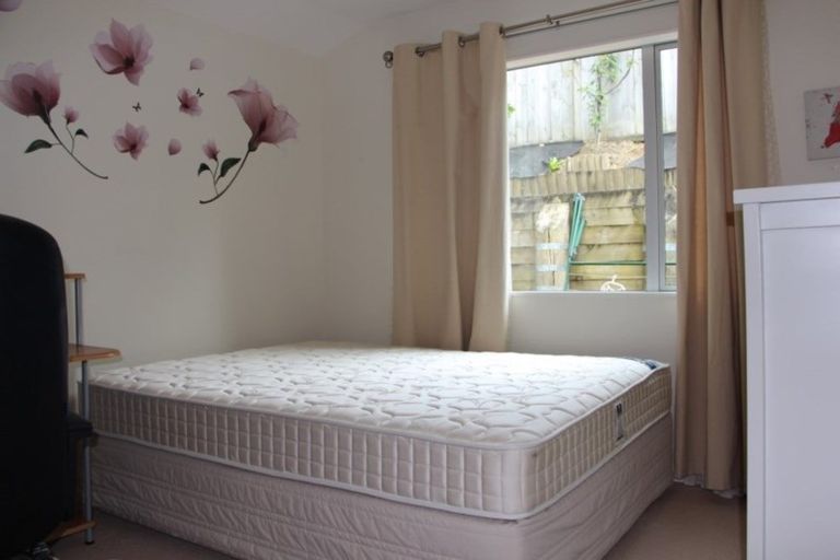 Photo of property in 16c Arahia Street, Northcote, Auckland, 0627