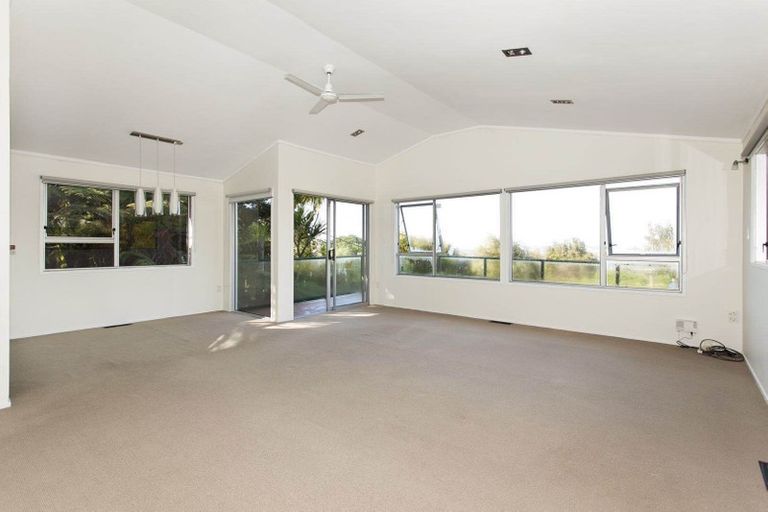 Photo of property in 1/23 Parr Terrace, Castor Bay, Auckland, 0620