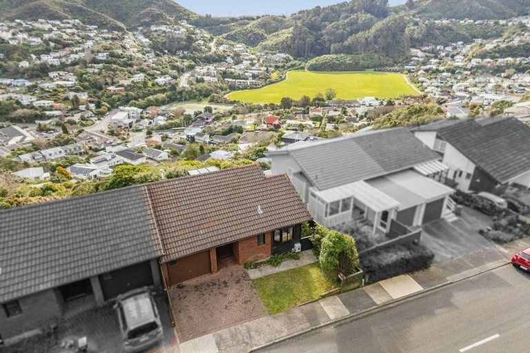 Photo of property in 16a Parklands Drive, Karori, Wellington, 6012