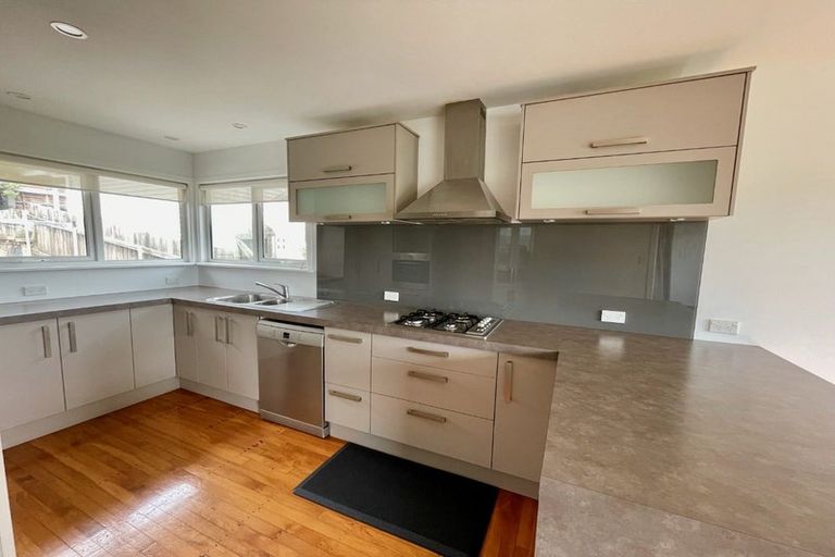 Photo of property in 28 Brooker Grove, Newlands, Wellington, 6037