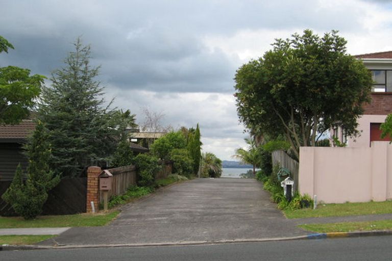 Photo of property in 183 Luckens Road, West Harbour, Auckland, 0618