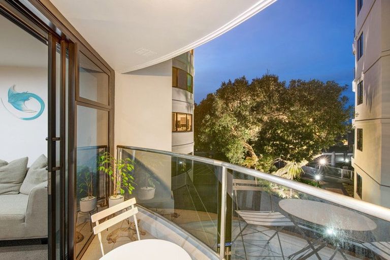 Photo of property in 1e/175 Hurstmere Road, Takapuna, Auckland, 0622