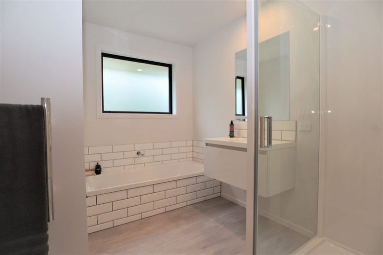 Photo of property in 5 North Foreland Street, Waihola, Milton, 9073