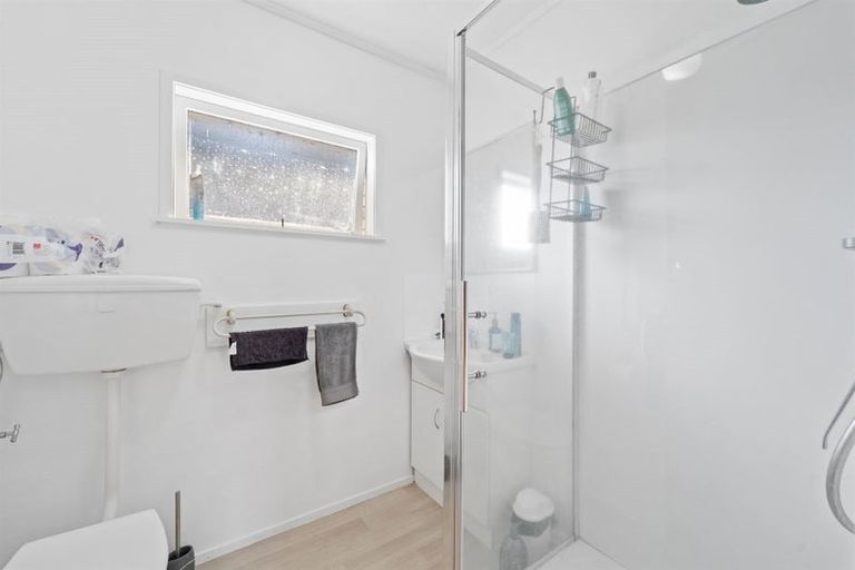 Photo of property in 1/58 Arran Road, Browns Bay, Auckland, 0630