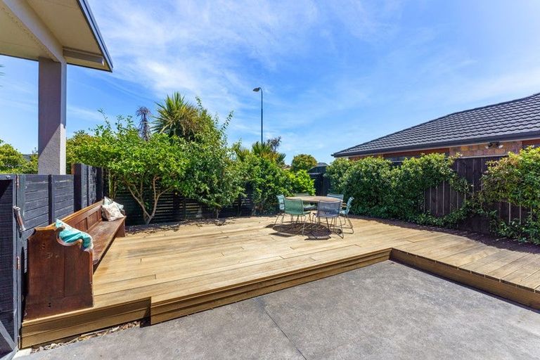 Photo of property in 35 Simpson Crescent, Raumati Beach, Paraparaumu, 5032