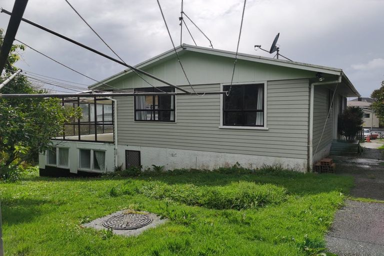 Photo of property in 35 Nile Road, Kelston, Auckland, 0602