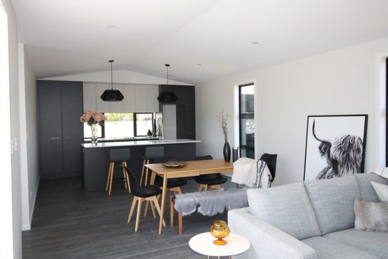 Photo of property in 53 Vinistra Road, Kumeu, 0810