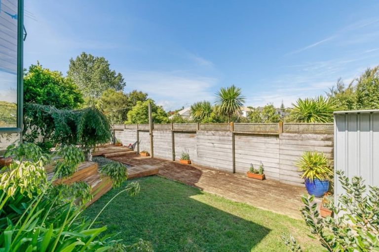 Photo of property in 2/60 Centorian Drive, Windsor Park, Auckland, 0632