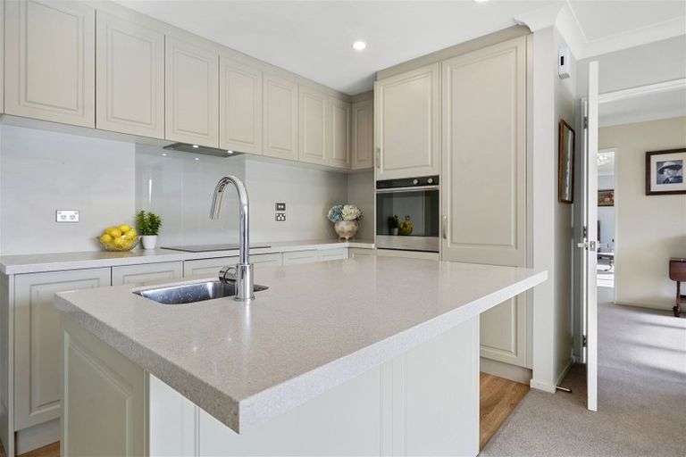 Photo of property in 18 Saint Andrews Hill Road, Mount Pleasant, Christchurch, 8081