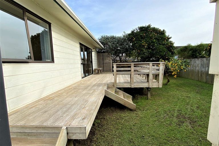 Photo of property in 12a Tamaki Bay Drive, Pakuranga, Auckland, 2010