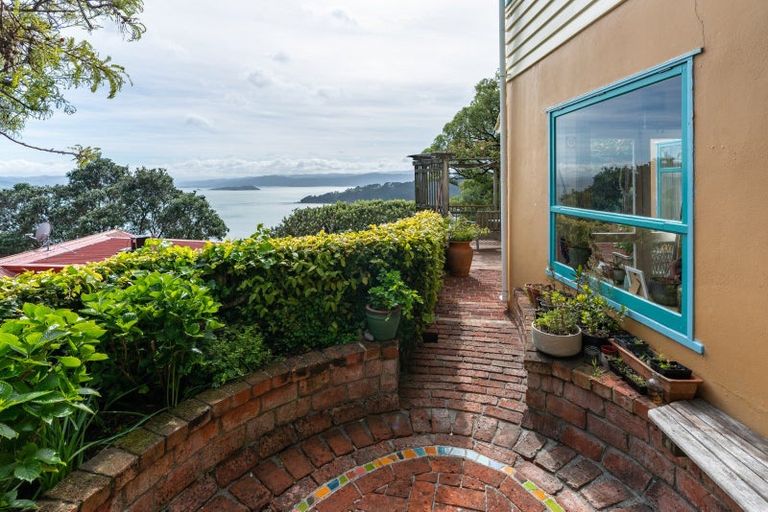 Photo of property in 15 Thane Road, Roseneath, Wellington, 6011