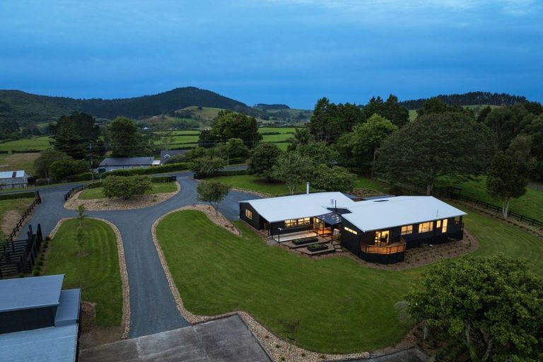 Photo of property in 414 Paparata Road, Bombay, 2675