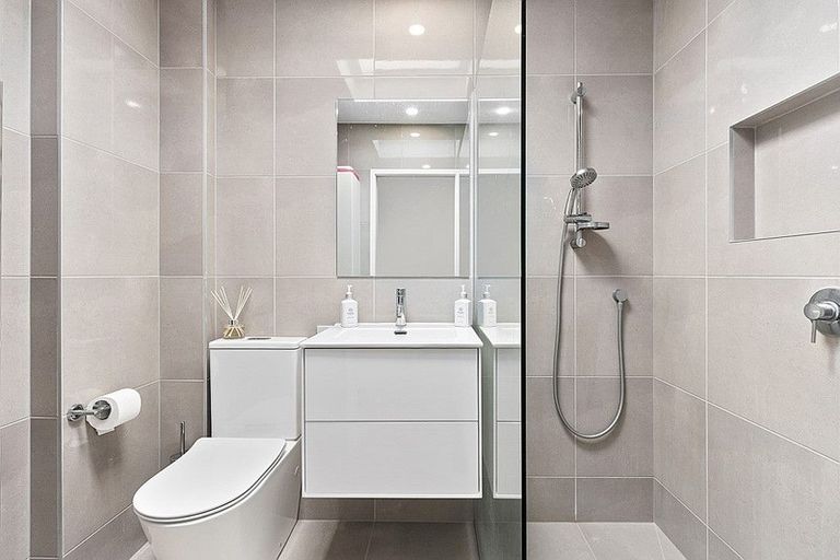 Photo of property in 8/72 Kitchener Road, Milford, Auckland, 0620