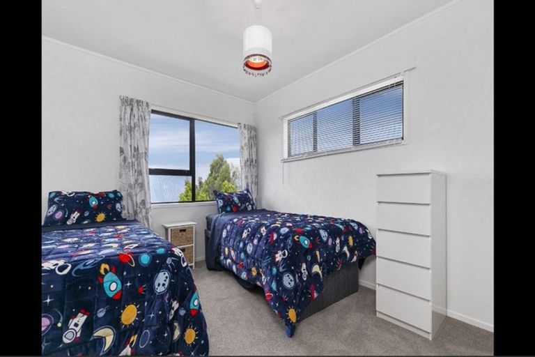 Photo of property in 11a Orewa Heights Crescent, Orewa, 0931