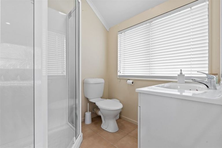 Photo of property in 31d Chieftain Rise, Goodwood Heights, Auckland, 2105