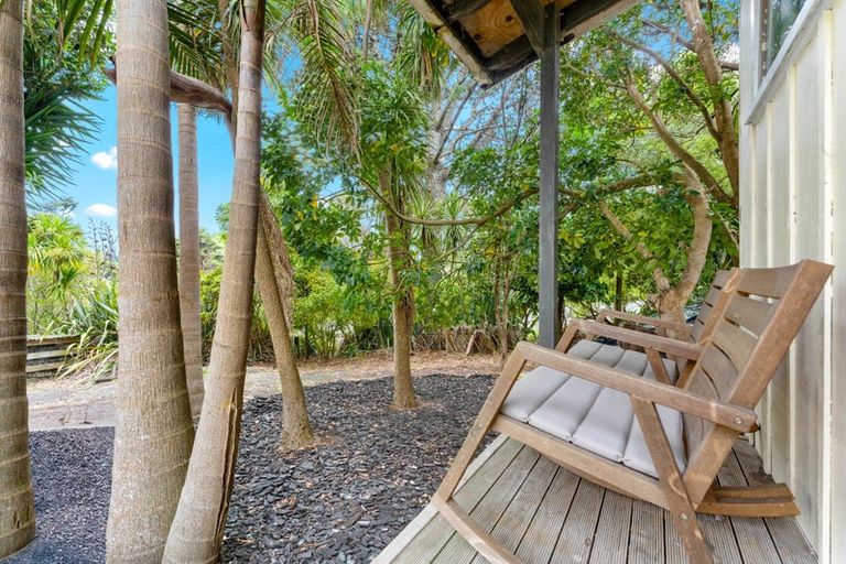 Photo of property in 2 Slater Road, South Head, Helensville, 0874