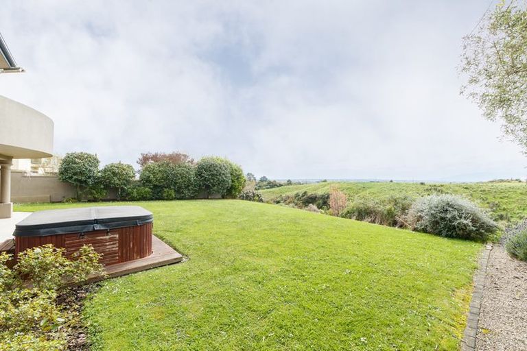 Photo of property in 33 Ruapehu Drive, Fitzherbert, Palmerston North, 4410