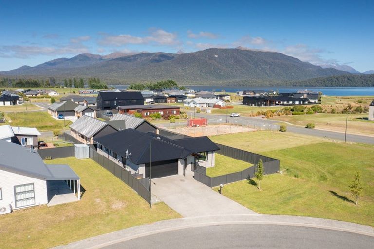 Photo of property in 9 Chaney Place, Te Anau, 9600