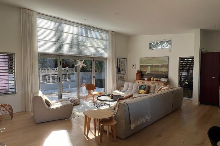 Photo of property in 32f Parr Terrace, Castor Bay, Auckland, 0620