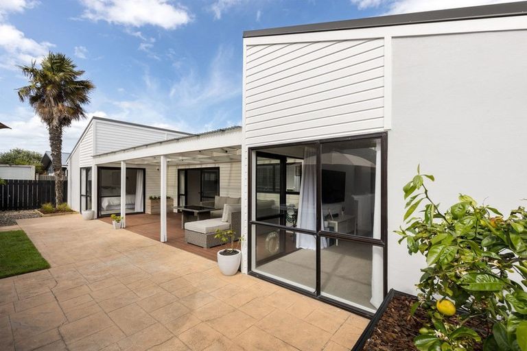 Photo of property in 1 Douglas Place, Papamoa Beach, Papamoa, 3118