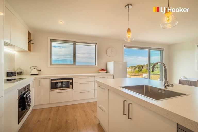 Photo of property in 25 Totara Close, Taieri Mouth, Brighton, 9091