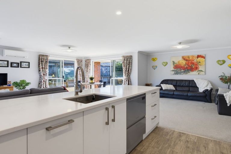Photo of property in 15 Hamon Place, Pukehangi, Rotorua, 3015