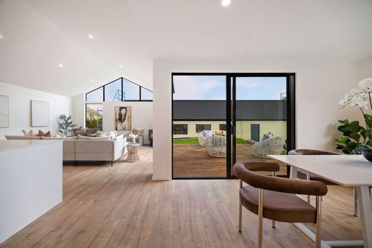 Photo of property in 5 Rowe Drive, Jacks Point, 9371