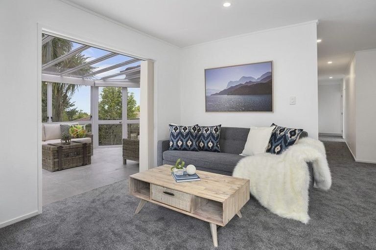 Photo of property in 18 Cottam Grove, Northcross, Auckland, 0632