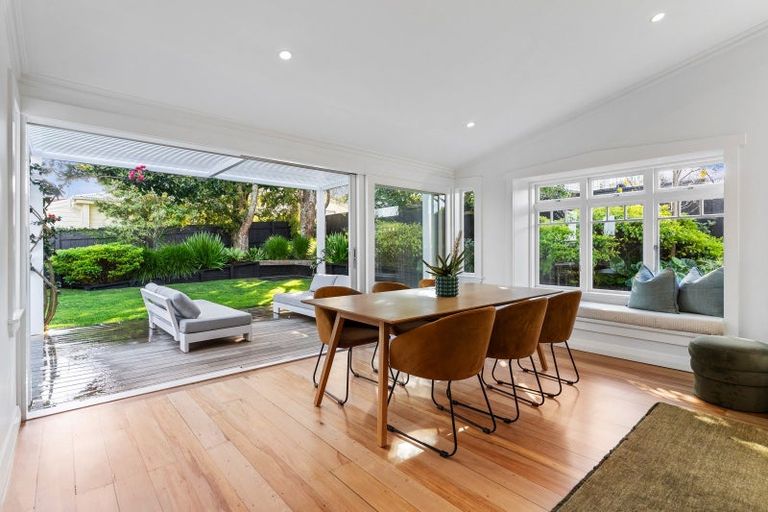 Photo of property in 202 Queen Street, Northcote Point, Auckland, 0627