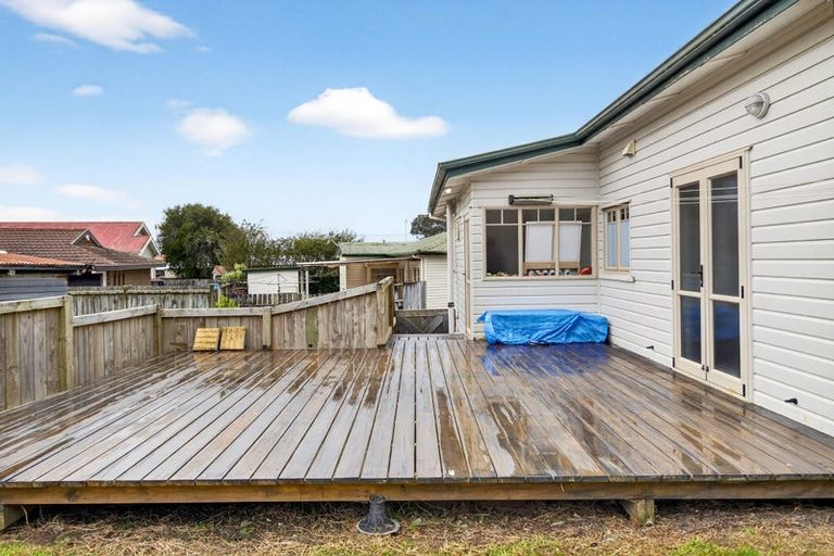 Photo of property in 1/5 Seabrook Avenue, New Lynn, Auckland, 0600