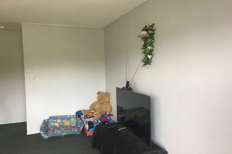Photo of property in 2/30 Mcleod Road, Henderson, Auckland, 0612