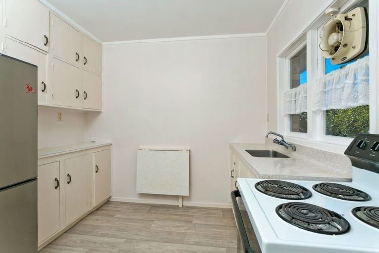 Photo of property in 2/31 Beatrice Avenue, Hillcrest, Auckland, 0627