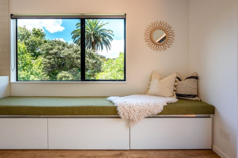 Photo of property in 11 Lannan Road, Surfdale, Waiheke Island, 1081