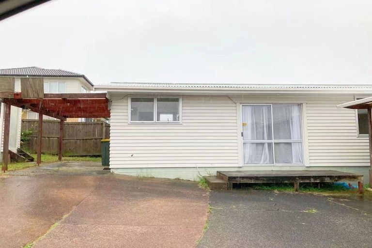 Photo of property in 12 Bishop Street, Green Bay, Auckland, 0604