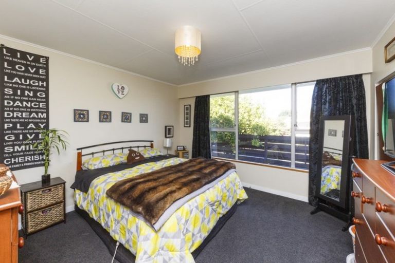 Photo of property in 16 Browning Place, Roslyn, Palmerston North, 4414
