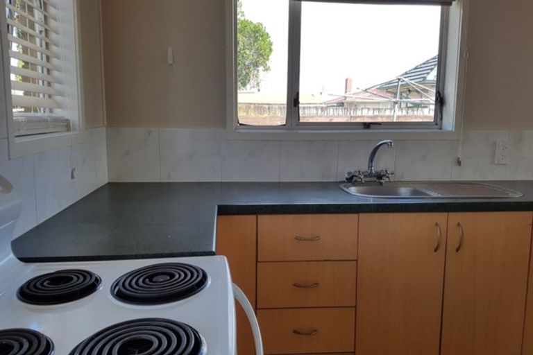 Photo of property in 3/4 Pomaria Road, Henderson, Auckland, 0610