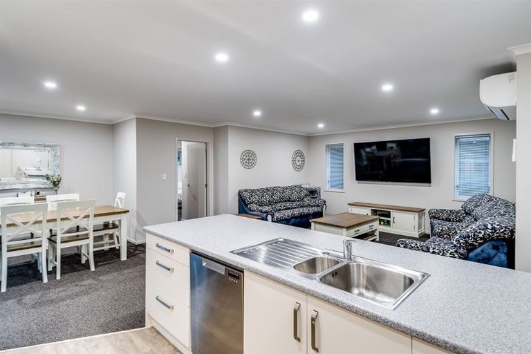 Photo of property in 76 Eriksen Road, Te Awa, Napier, 4110