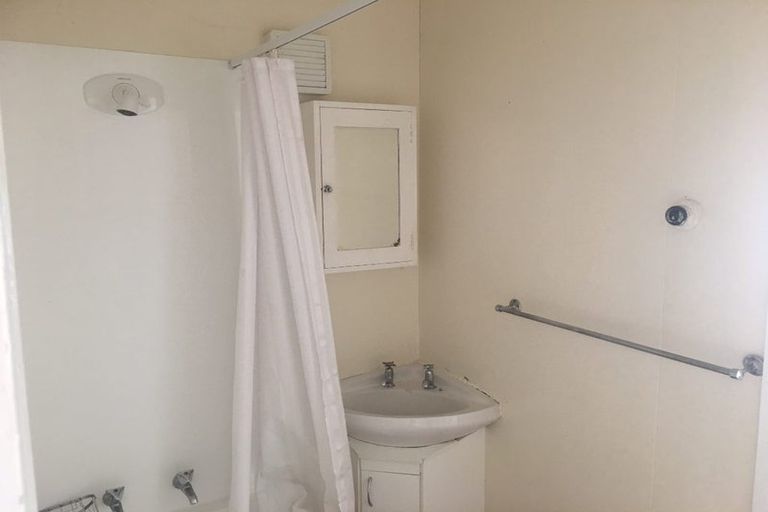 Photo of property in 15 Atkinson Street, Woodville, 4920