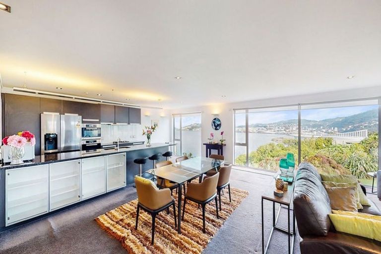 Photo of property in 11 Sovereign Point, Kaiwharawhara, Wellington, 6035