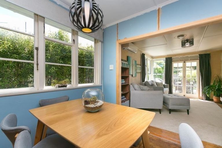 Photo of property in 64 Parsons Street, Frankleigh Park, New Plymouth, 4310