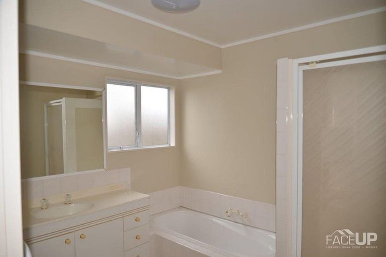 Photo of property in 107 Marina View Drive, West Harbour, Auckland, 0618