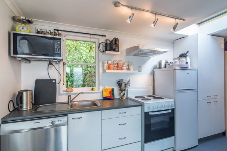 Photo of property in 92 Duncan Terrace, Kilbirnie, Wellington, 6022