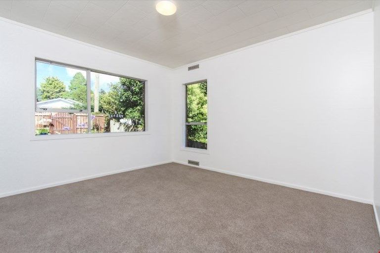 Photo of property in 1/64 Parker Avenue, Titirangi, Auckland, 0604