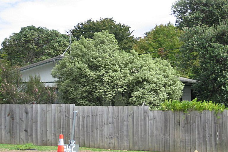 Photo of property in 1/728 Beach Road, Browns Bay, Auckland, 0630