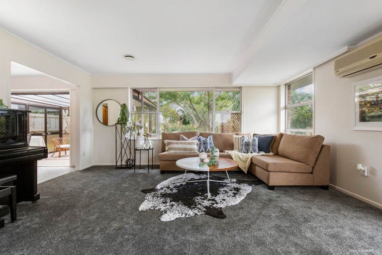 Photo of property in 122 Whangaparaoa Road, Red Beach, 0932